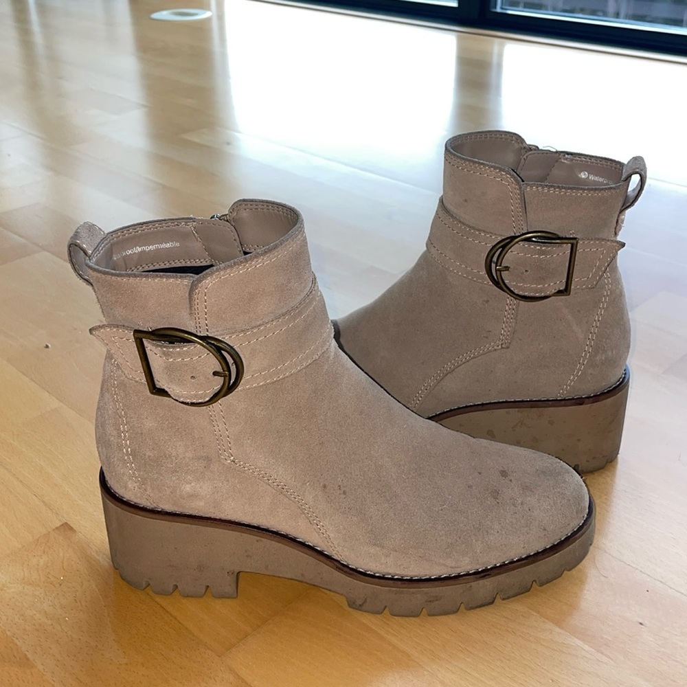 Blondo Waterproof suede boots tan size 9